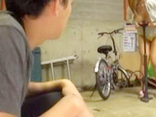 Nippon MILF's bike pumping inflames teen porn boner